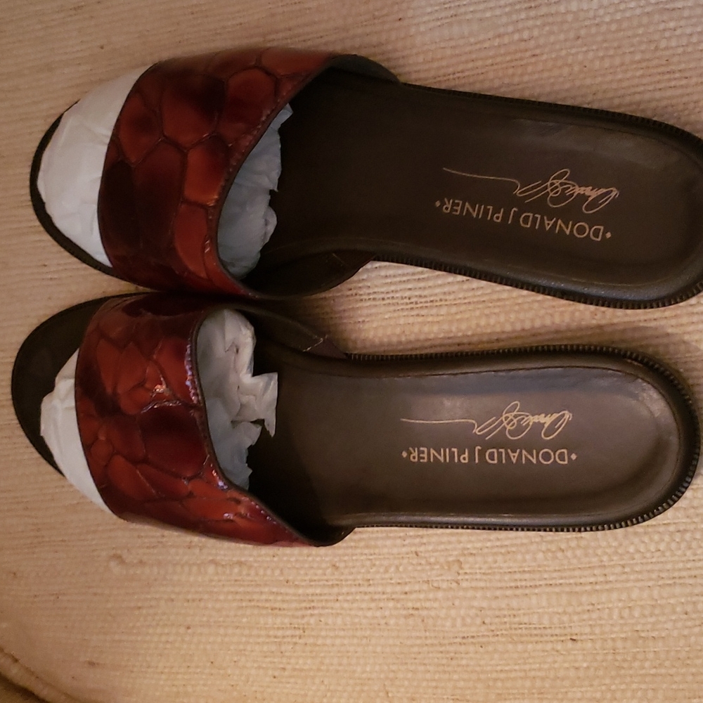 Donald Pliner Dixie Tortoise Expresso Croco Patent/Nappa Slide Sandals